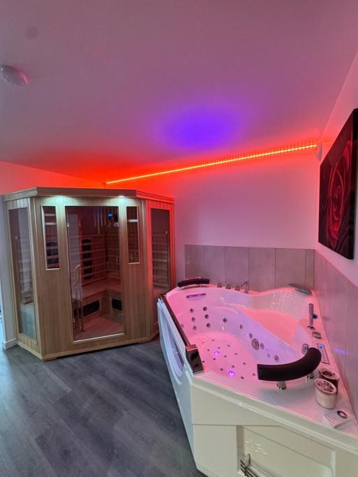 Nuit Defendue - Jacuzzi - Sauna - By Primo C0Nciergerie Tournus Εξωτερικό φωτογραφία